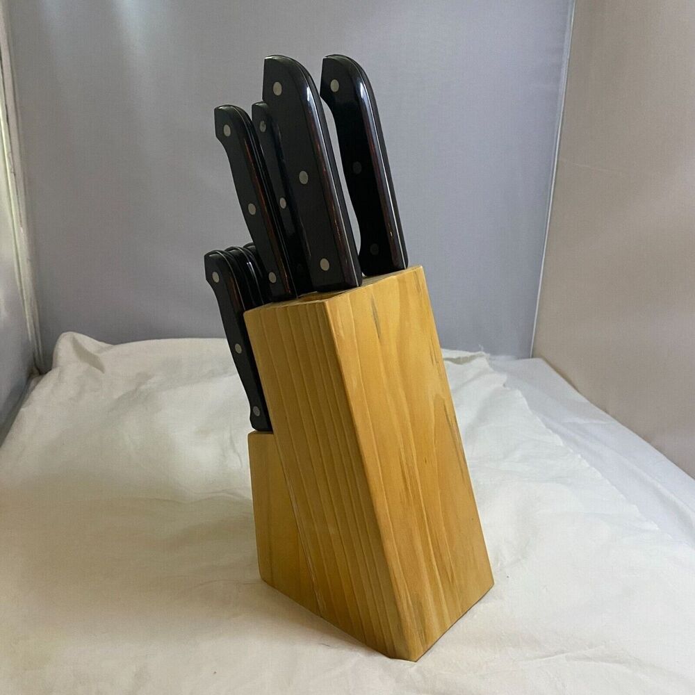 #7099 Wood Knife Block with 5 knives and 6 Steak knives